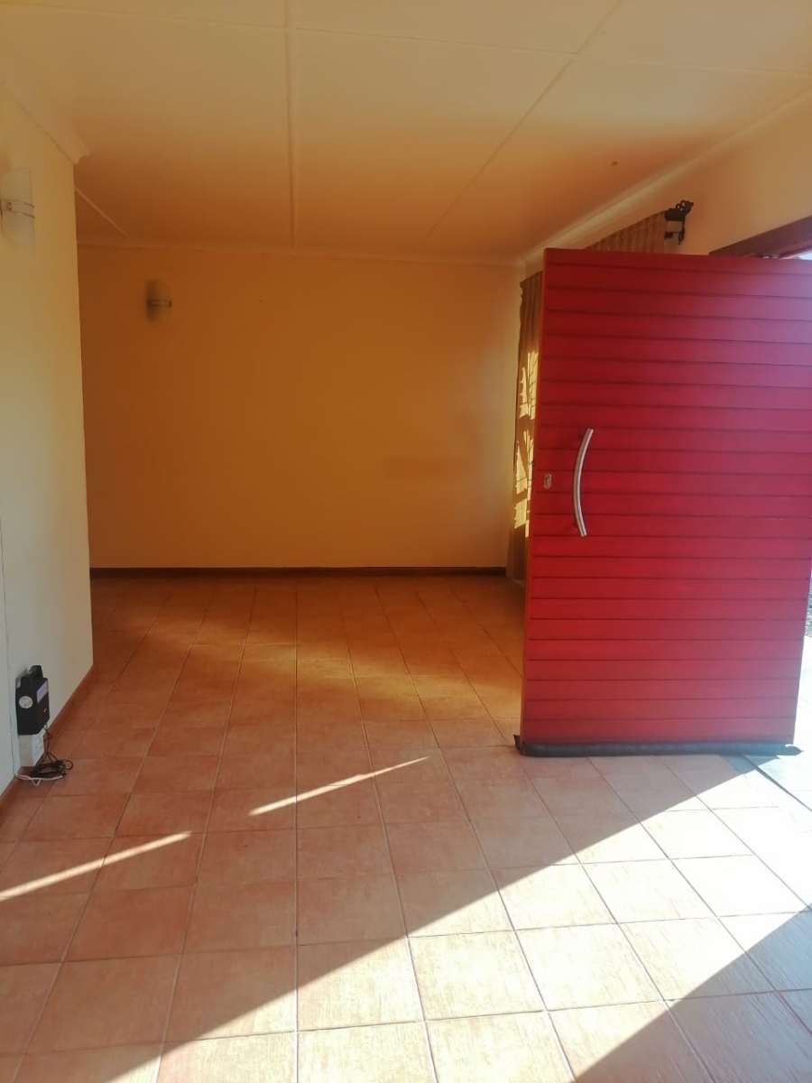 To Let 3 Bedroom Property for Rent in Madeira Park Eastern Cape